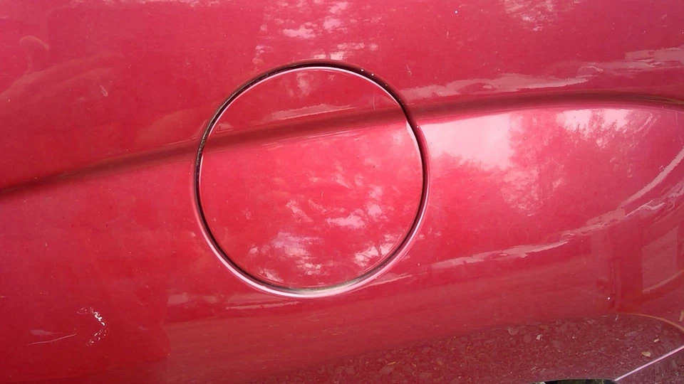 2007 - 2010 Saturn Outlook топливная дверь газовая заслонка темно-бордовая от оригинального производителя 25832310 - Изображение 1 из 1