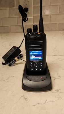 Radio bidireccional Kenwood NX-5300-K5 UHF 1024 canales 5W con cargador y batería Ksc-32  Foto 1 de 4