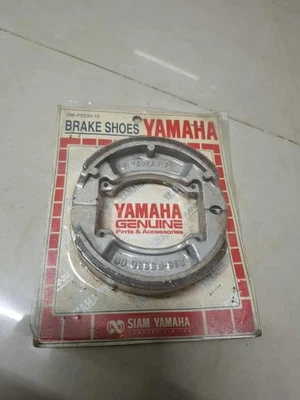 YAMAHA YL1-YL2-YG1-YG5-YJ1-YJ2-F5-L5T-LS3-U7E-HS1-JT1-YB100 BRAKE SHOE NOS JAPAN - Image 1 of 4