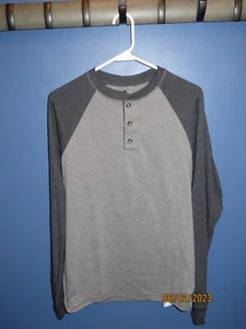 Hanes Herren Beefy Langarmshirt Colorblock Henley 3 Knöpfe Etikett kostenlose Größe M - Bild 1 von 3