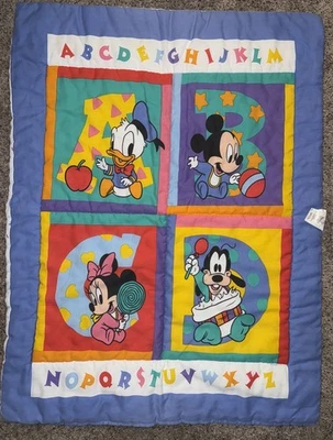 Edredón de cuna vintage de Disney Dundee Mickey Mouse bebés ABC 32X42 Foto 1 de 4