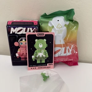 POP MART Molly Mega Space Series 3 Good Luck Bear Figur Sealed Bag In Open Box - Bild 1 von 4