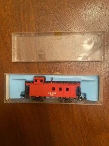 Atlas N Scale 2271 Santa Fe Caboose AT&SF #1951 - Picture 1 of 4