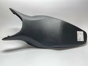 02-09 Honda VFR 800 Interceptor Full One Piece Seat Driver Passenger Pillion OEM - Picture 1 of 4