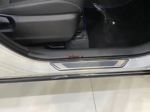 Accesorios para piezas de automóvil para Toyota Corolla Cross 2022 protectores de placa raspados en el alféizar de la puerta - Imagen 1 de 8
