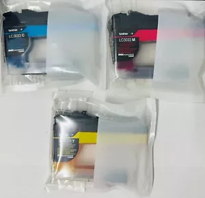 Nuevos cartuchos de tinta de arranque originales Brother LC3033 cian magenta amarillo 3PK - Imagen 1 de 1