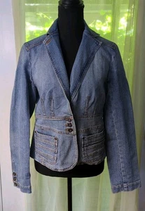 Apt 9 Denim Jacket Fitted 2 Pockets 3 Button Cuffs And Closure Women's M - Picture 1 of 10