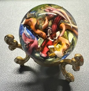 Marbre en verre d'art atelier millefiori signé Doug Sweet Dichroïc ~ 1,55" ~ avec support - Photo 1/13
