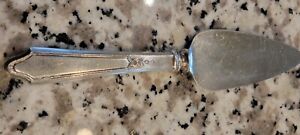 Lunt Silver Chateau-Chateau Thierry (Sterling, 1919) - Cheese Server