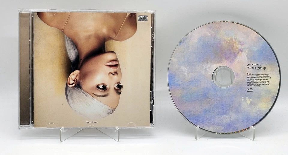 Ariana Grande - Sweetener (CD | feat. Nicki Minaj, Missy Elliott, Pharrell) - Bild 1 von 1