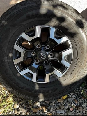 Llanta y neumáticos con TPMS para Toyota Tacoma TRD 2017 2018 2019 2020 2021 2022 Foto 1 de 4