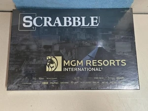 MGM Resorts International USAopoly Scrabble gioco di parole crociate nuovo in scatola sigillata 8+ - Foto 1 di 2
