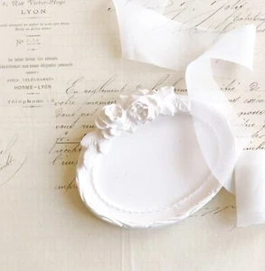 French Roses Picture Frame, Small White Oval Wedding Photo Shabby Chic Vintage - Picture 1 of 3