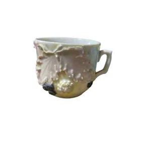 Mini taza floral vintage hecha en Alemania tallada a mano de 2"" mini taza - Imagen 1 de 10