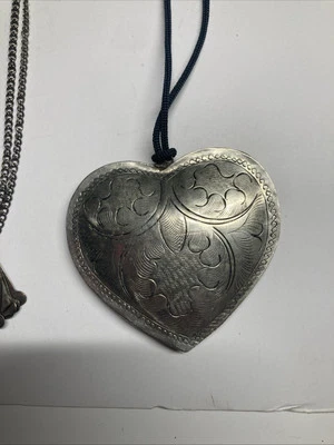 COLLAR CORAZÓN GRANDE PELTRE 2” CON GRABADO Foto 1 de 4