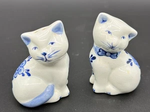 Vintage Royal Crown blau und weiß Blumen Katze Porzellan Salz und Pfefferstreuer - Bild 1 von 8