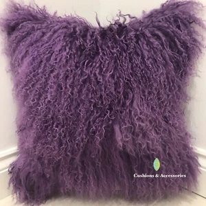 COSY PURPLE 40 x 40CM GENUINE MONGOLIAN SHEEPSKIN LONG LAMB WOOL FUR CUSHION - Picture 1 of 5