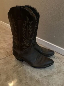 Authentic Women’s Ariat Cowboy Style Boots Size 9b  - Ships Priority Mail 🤠 - Picture 1 of 7