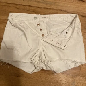 Jean PACSUN Mediano Rise Corto Talla 30 Envejecido Mujer Blanco Botones Mosca Dobladillo Crudo - Imagen 1 de 9