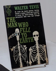 The Man Who Fell to Earth by Walter Tevis - Gold Medal k1276 - 1963 - Picture 1 of 2