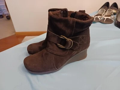 Baretraps 棕色扣靴 侧拉链 女式 8 码 清洁鞋 — 第 1/4 张图片