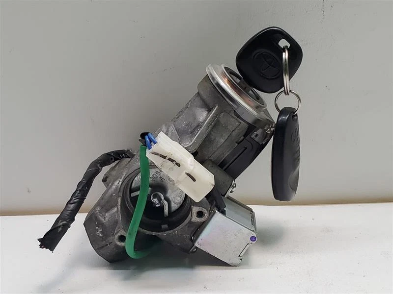 2006 SIENNA Ignition Switch with Key and Fob MPN: 89783-08010 - Image 1 of 4