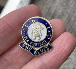 Pin insignia esmaltada vintage del club de fútbol Chelsea The Blues - Imagen 1 de 7