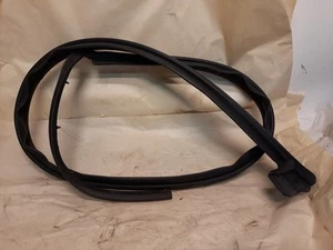 Jeep Grand Cherokee WK 2005-10 OEM Left Upper Body Weatherstrip Seal 55399017AB - Picture 1 of 4
