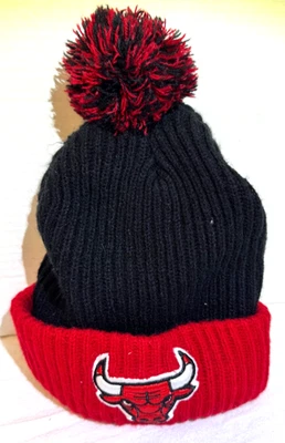 Chicago Bulls NBA Pom Sombrero Gorro Dos Tonos Negro y Red Bulls Logo Invierno Cálido Foto 1 de 2