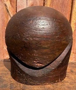 Antiguo sombrero de sombrerería molde de madera sombreros primitivos forma de bloque estampado tienda exhibición - Imagen 1 de 15