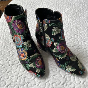 BAMBOO Ankle Boot Block Heel Women 7 Black Embroidered Flower Embellished  Boot - Picture 1 of 9