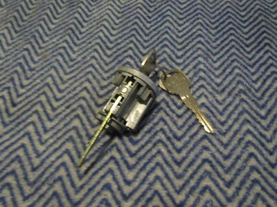 CONJUNTO DE CHAVE DE IGNIÇÃO E TRAVA OBSOLETO NOVO NOS SERVE 1993 1994 MAZDA MIATA NOVO  - Imagem 1 de 3