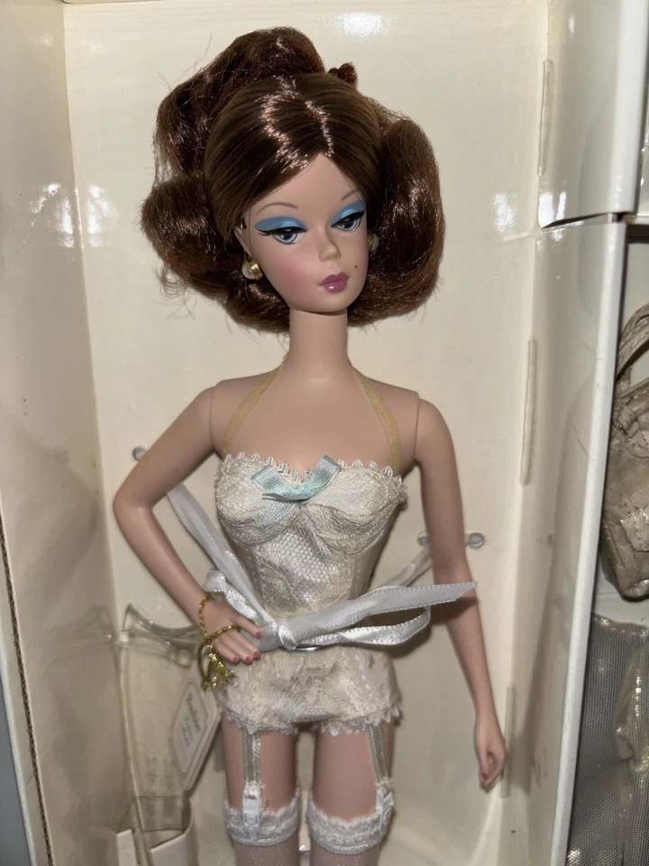 Continental Holiday Barbie Giftset Silkstone BFMC Gold Label 2001 Mattel 55497 - image 1 of 4