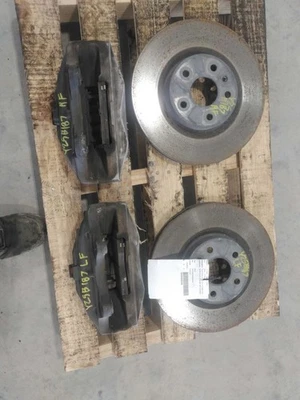 Juego de pares delanteros Cadillac XTS 2014 pinzas Brembo con rotores Foto 1 de 4