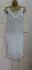 VINTAGE-STIL HÜBSCHES CREMEFARBENES ULTRA-TRANSPARENTES CHIFFON-NACHTHEMD GRÖSSE 16-18 - Bild 1 von 7