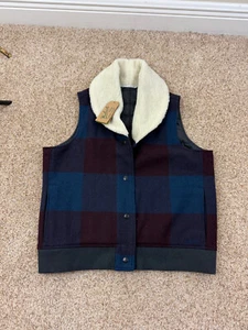 New NWT Woolrich Women’s Buffalo Plaid Wool Vest With Sherpa Collar Size L - Picture 1 of 7