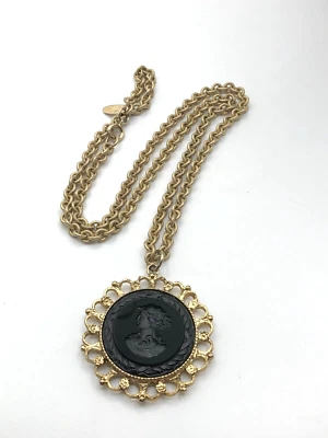 Collar Colgante De Colección Whiting & Davis Camafeo Intaglio Vidrio Negro Tono Dorado Estate Foto 1 de 4