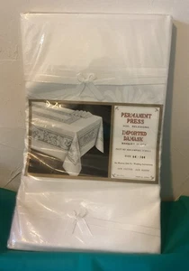 Vtg Tablecloth Damask Imported Permanent Press Empire Scroll 64x104 NIP - Picture 1 of 3