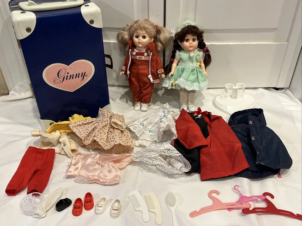 批量 2 件 8 英寸 复古 Ginny 娃娃 带行李箱和布 - 1980/90 年代 — 第 1/4 张图片
