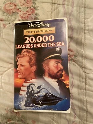 20,000 Leagues Under the Sea VHS Walt Disney Family Film Collection EUC - Image 1 of 3
