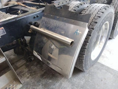 KENWORTH T680 FENDER QUARTER/HALF REAR 3826717 - Imagem 1 de 4