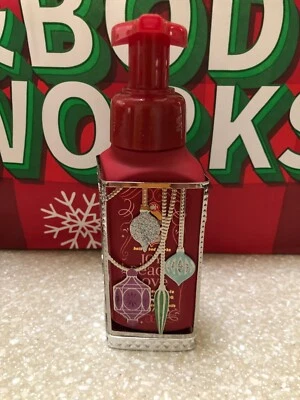 Bath & Body Works Adornos de Navidad Soporte de Jabón Espumoso Suave Plateado Foto 1 de 4