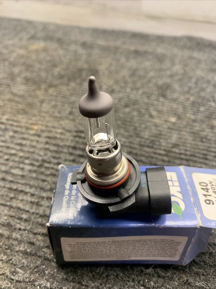 Bombilla antiniebla delantera NOS Eiko 9140-LS para Ford Lobo 2015 Foto 1 de 4