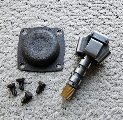 GM TH400 Transmission Governor & Cover with Bolts Turbo 400 Parts (72) - Image 1 of 4