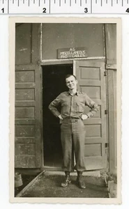 Vintage 1940's photo / The Cable Guy with a Smile A HAPPY SOLDIER Runs the Store - Picture 1 of 1
