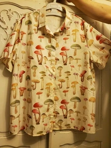 Lovely Short Sleeve Ladies Blouse Size XL Mushroom Design - Picture 1 of 4