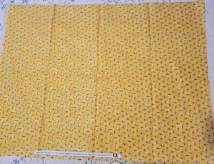 Patty Reed Designs 2017 Laurie Campbell " La-Ti-Da" Bee Fabric 1.5 Yards x 45" - Picture 1 of 2