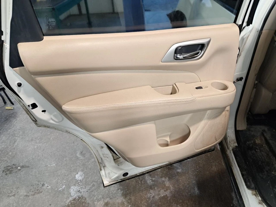 2017 Nissan Pathfinder Left Rear Door Panel Tan Used OEM 406763 Foto 1 de 4