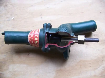 MUESTRA DE VENDEDOR DEMOSTRACIÓN CORTADA Camco 1909 - 1927 Modelo T Ford BOMBA DE AGUA Foto 1 de 4