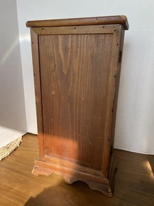 Antiker Holzschrank Französische Provinz Traditionell Kleine Nachttisch Puppe - Bild 1 von 8